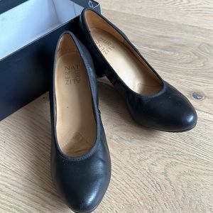 Naomi closed toed shoes